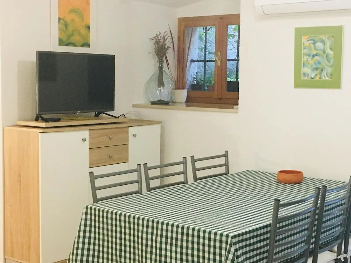 Apartment Filipas Cres 0*,  Croatie